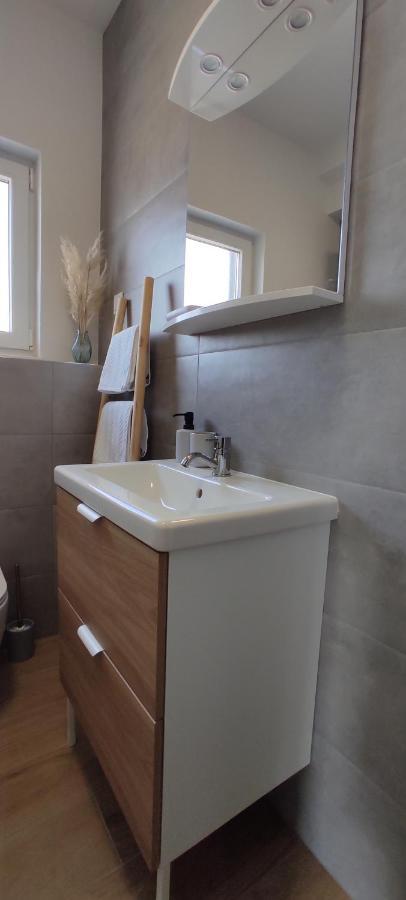 Lux Apartments Водице Екстериор снимка
