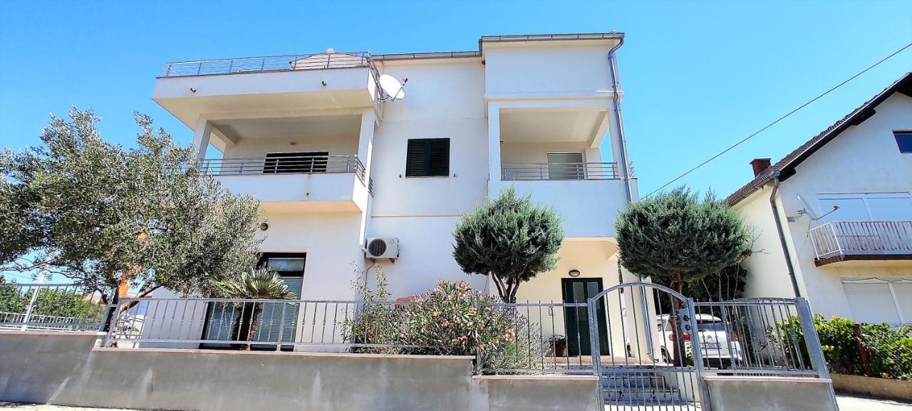 Lux Apartments Водице Екстериор снимка
