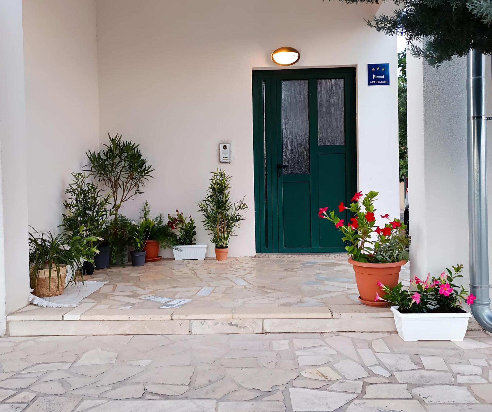 Lux Apartments Водице Екстериор снимка
